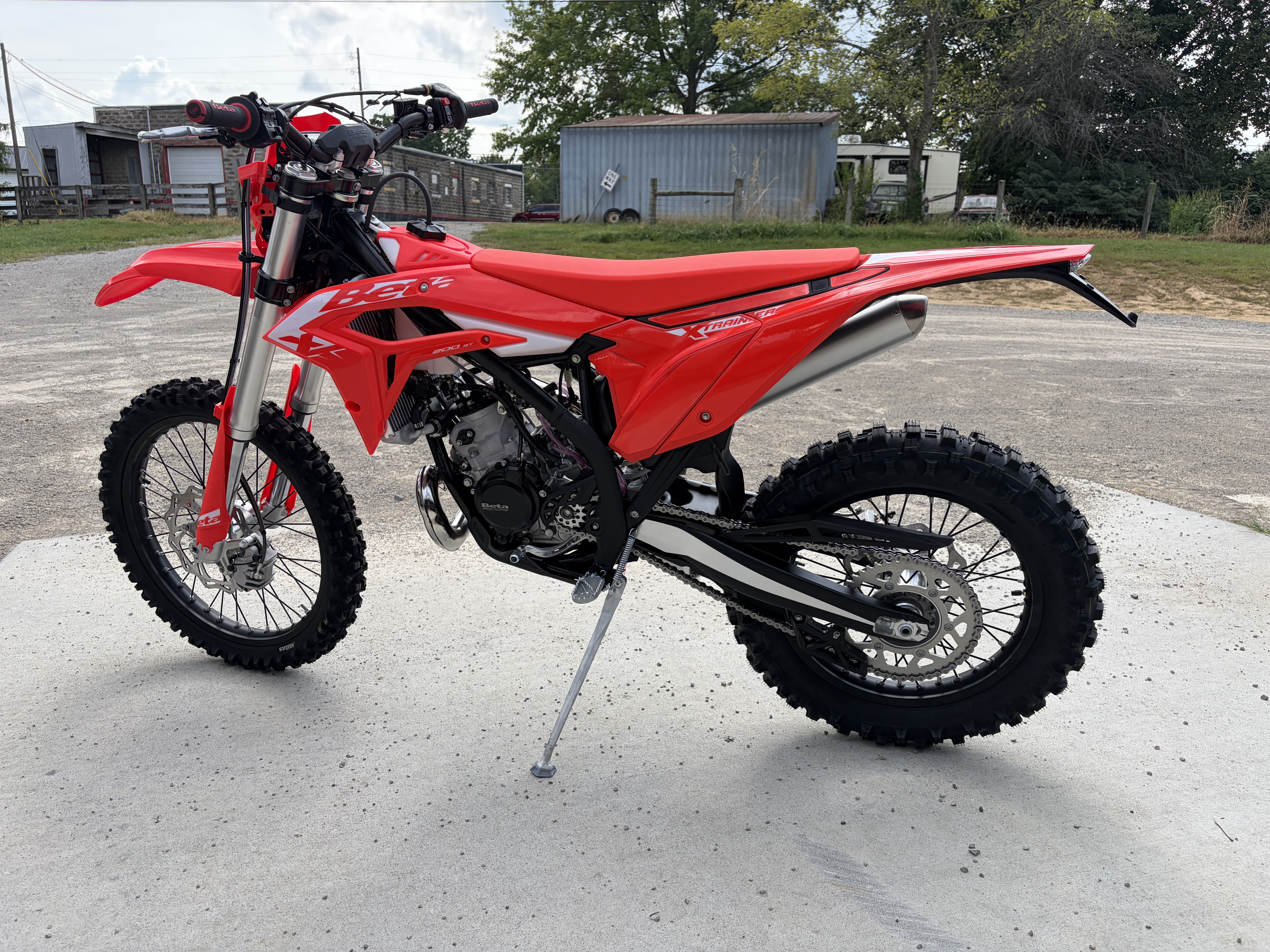 2027 Xtrainer 200