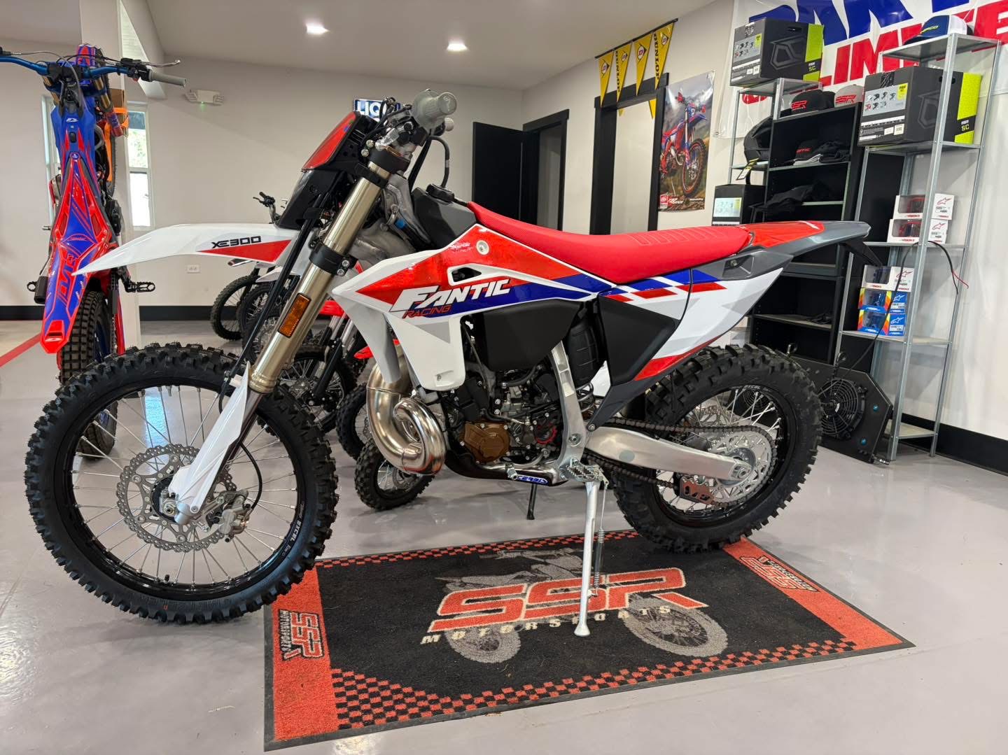 2027 XE300